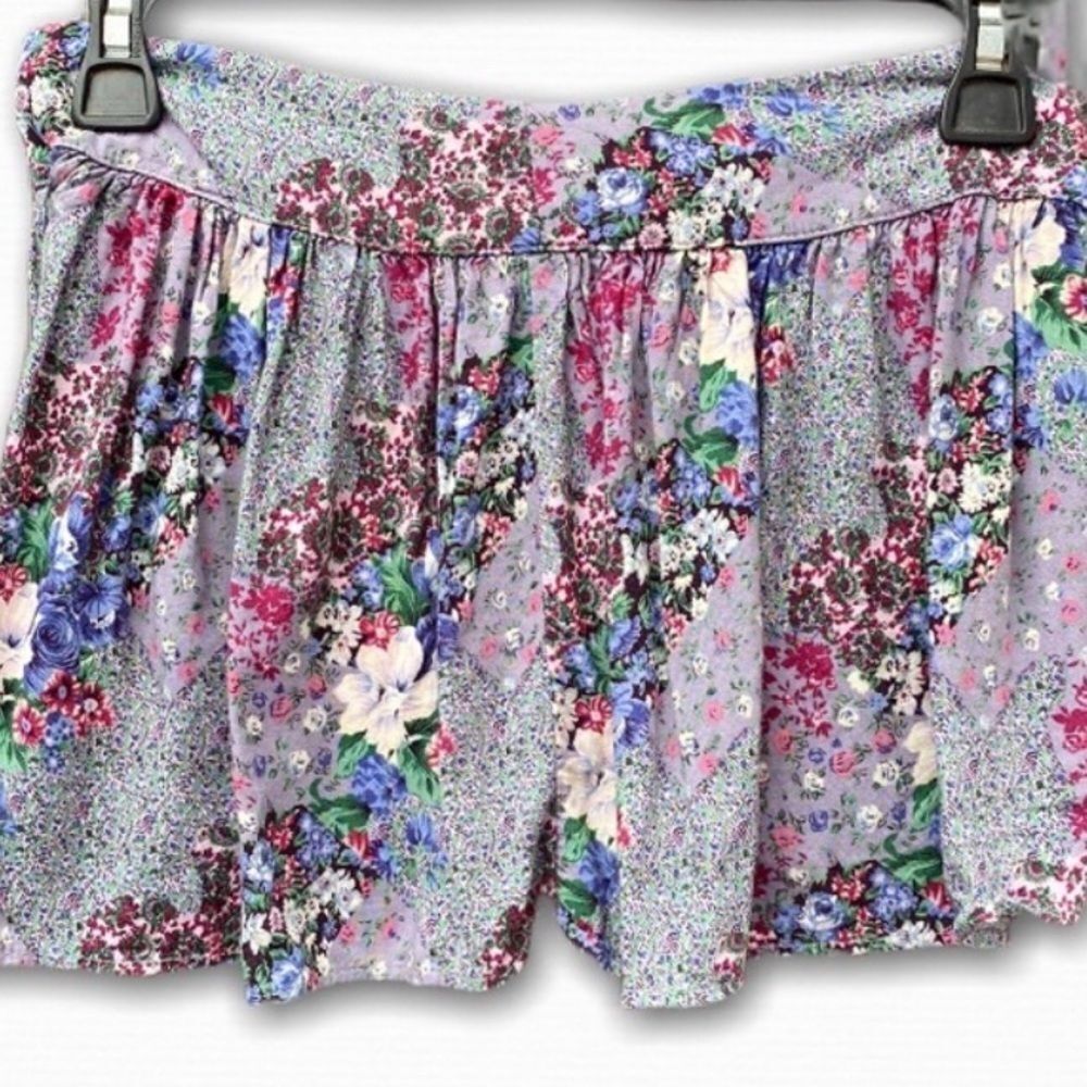 Urban Behavior Floral Shorts